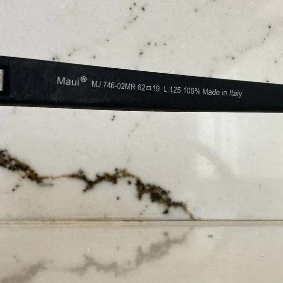 Maui Jim BYRON BAY Polarized Sunglasses 746-02MR Matte Black Rubber Neutral Grey - Picture 7 of 8